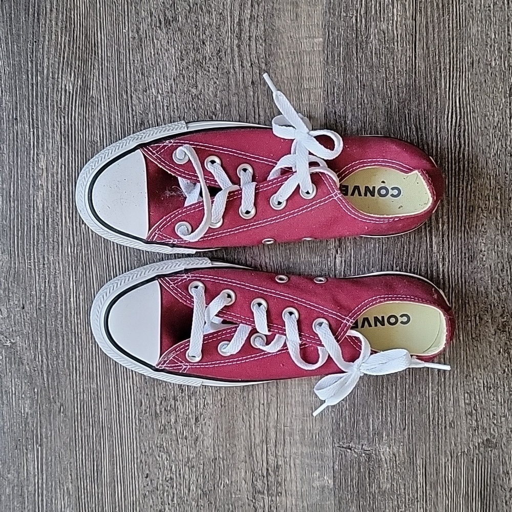 Converse red
